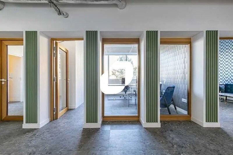 Office in Courbevoie to rent - Interior Photo - Image 2 of 16