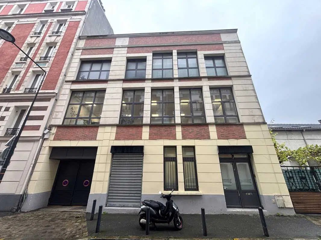 Office in Saint-Denis to rent Building Photo- Image 1 of 2