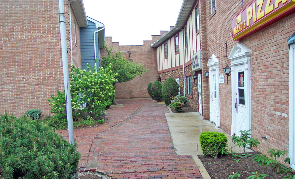 919 Cherry St E, Canal Fulton, OH for sale - Building Photo - Image 1 of 1