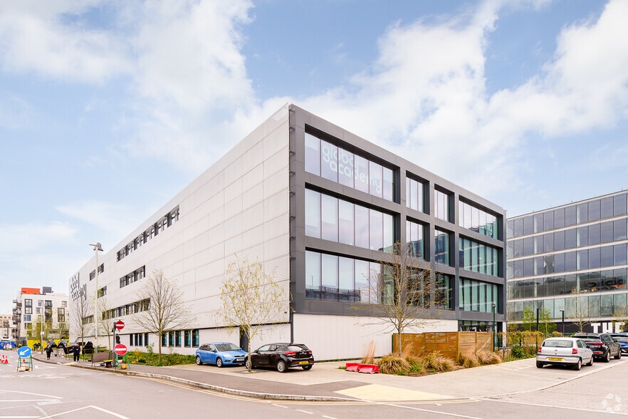 Blyth Rd, Hayes to rent - Building Photo - Image 3 of 17