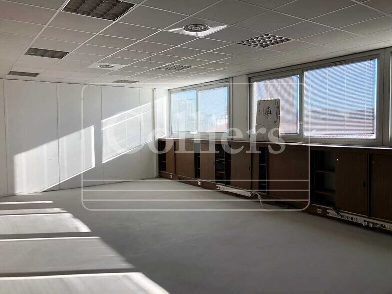 Office in Marseille to rent - Interior Photo - Image 3 of 5