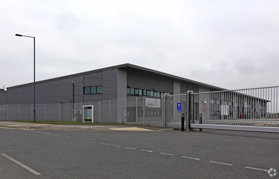 Ferry Ln, Rainham to rent - Primary Photo - Image 1 of 6