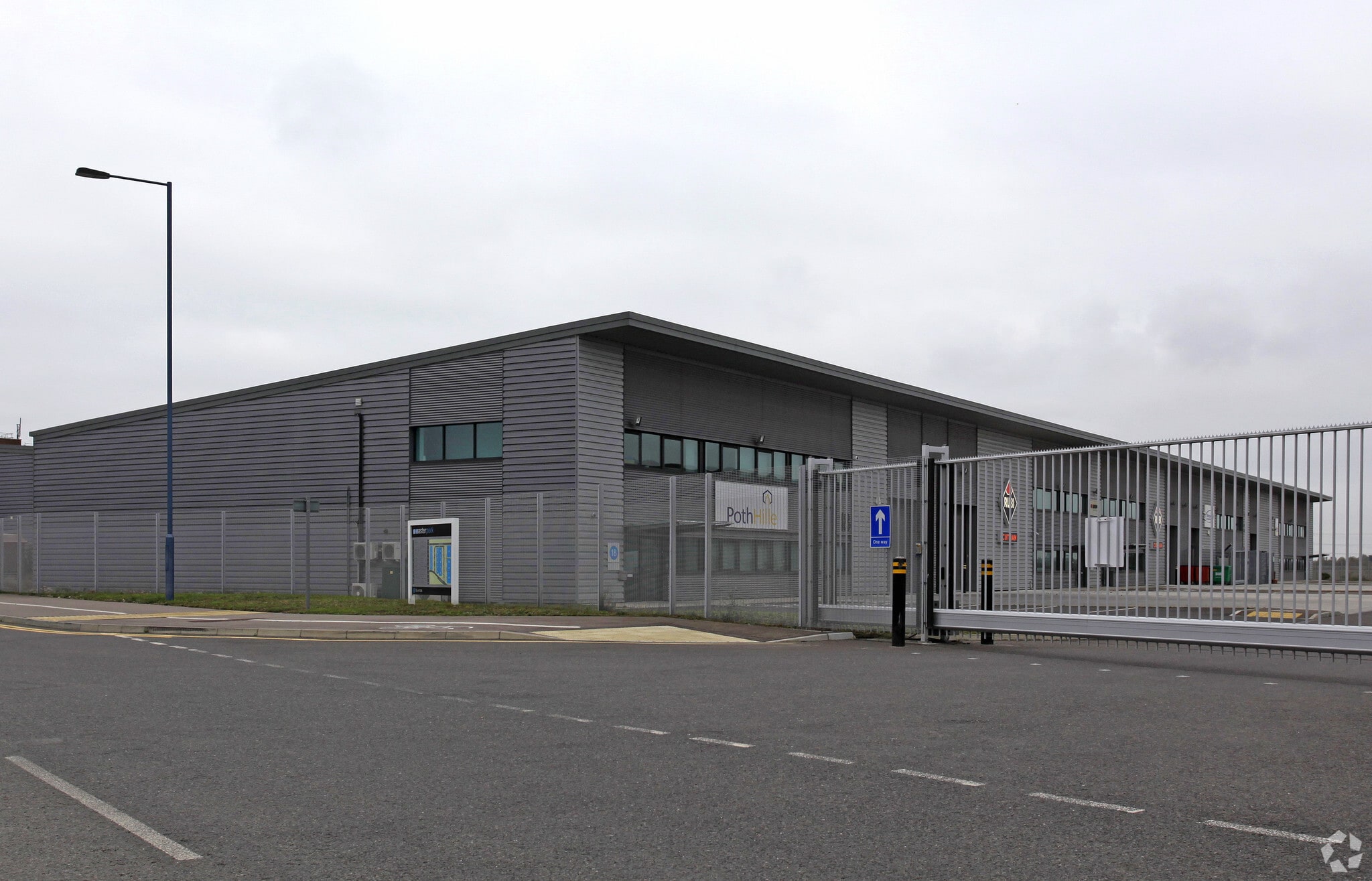 Ferry Ln, Rainham to rent Primary Photo- Image 1 of 7