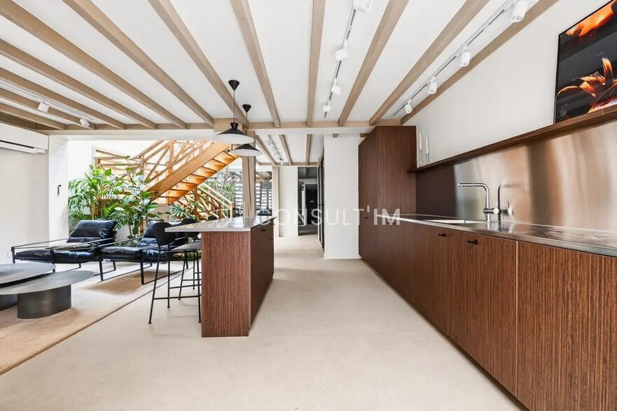 Build-to-Rent in Paris for sale - Building Photo - Image 2 of 7