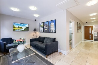 River Lawn Rd, Tonbridge to rent Interior Photo- Image 2 of 8