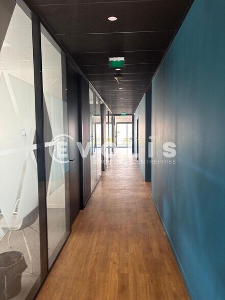 Light Industrial in Jonage to rent - Building Photo - Image 3 of 14