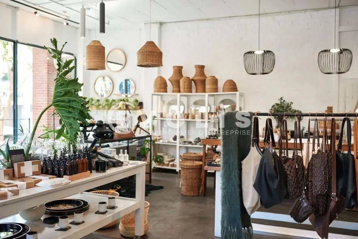 Retail in Bordeaux to rent Building Photo- Image 1 of 5