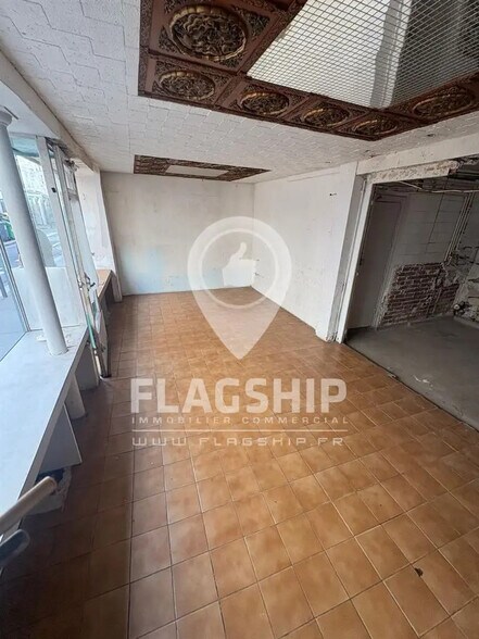 Retail in Paris to rent - Interior Photo - Image 2 of 3