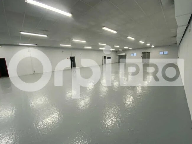 Vente Local d'activités 1 180 m²