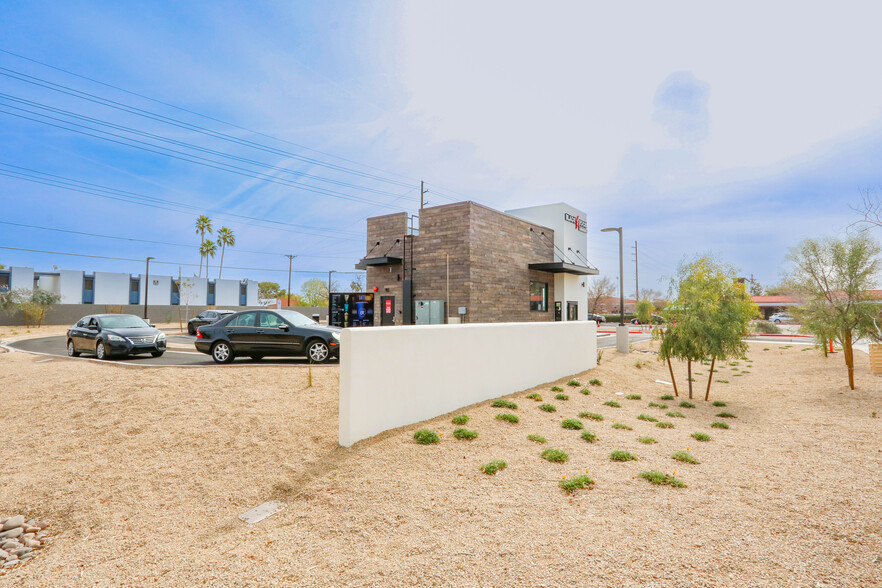 2260 W Glendale Ave, Phoenix, AZ for sale - Building Photo - Image 2 of 5