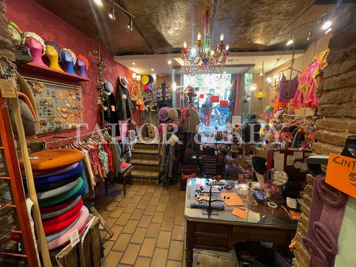 Retail in Madrid, Madrid to rent Interior Photo- Image 1 of 7