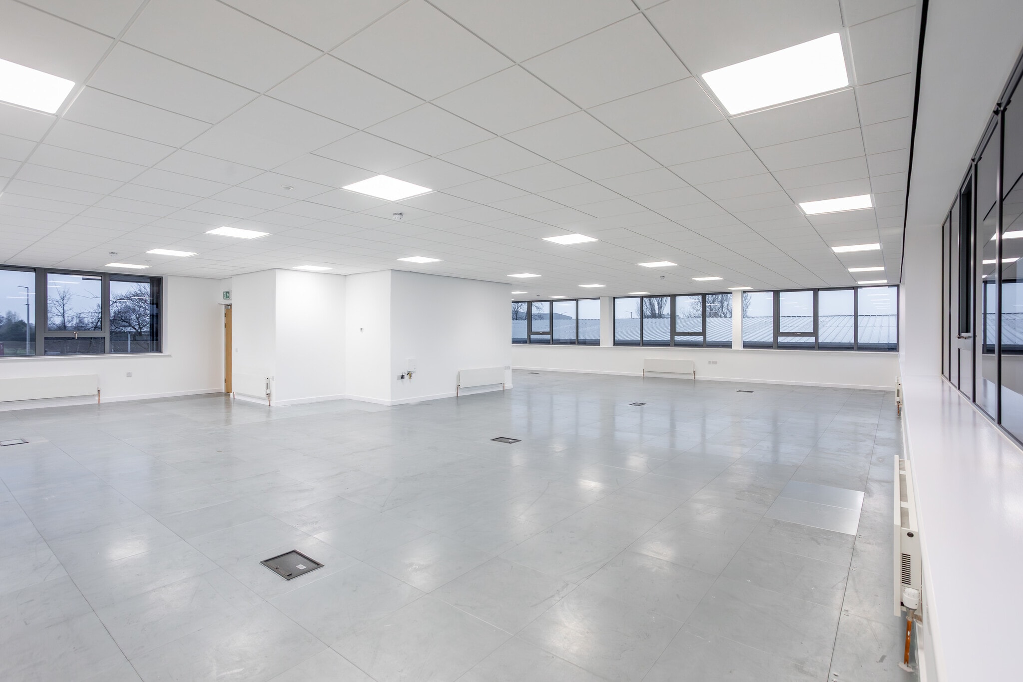 Earls Ct, Grangemouth to rent Building Photo- Image 1 of 12