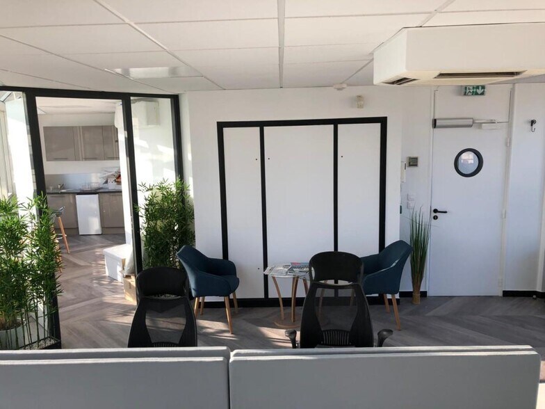 123-129 Rue Victor Hugo, Levallois-Perret to rent - Building Photo - Image 3 of 8