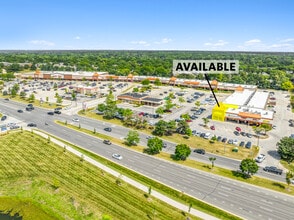 1300-1440 S Milwaukee Ave, Libertyville, IL to rent Interior Photo- Image 1 of 3