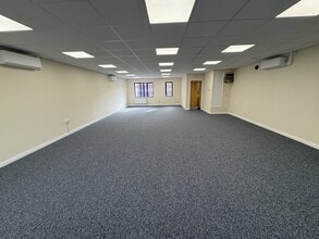 Tollgate, Eastleigh to rent Interior Photo- Image 2 of 5