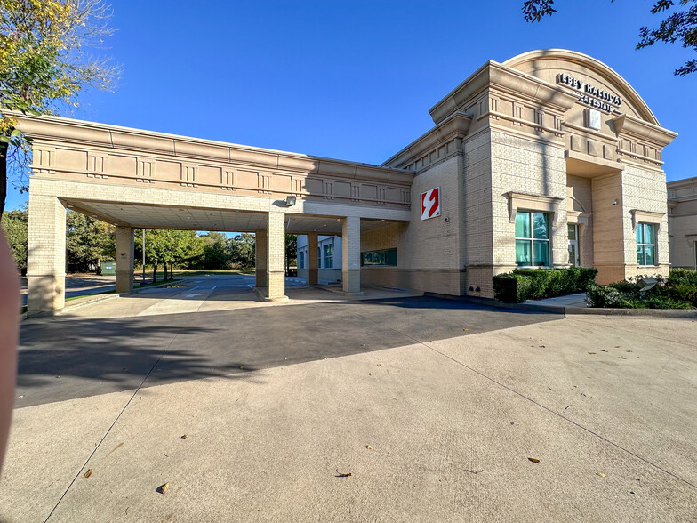 1900 Ballpark Way, Arlington, TX for rent - Building Photo - Image 3 of 21