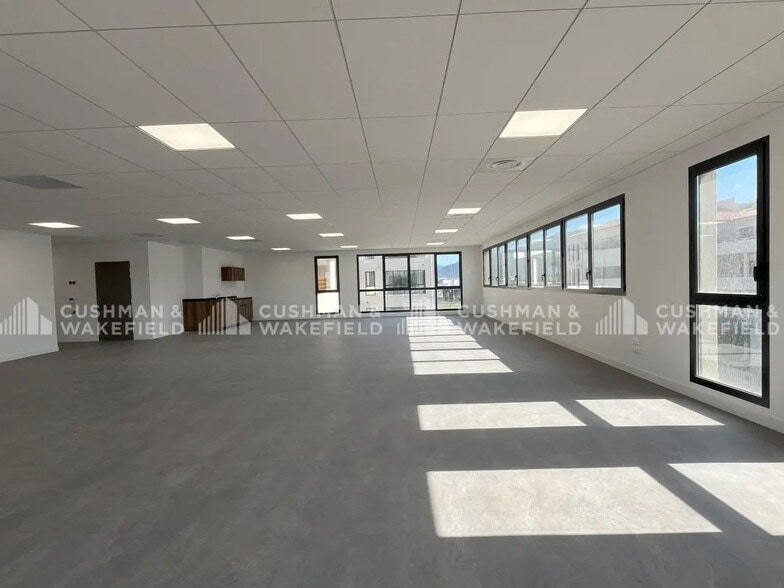 365 Chemin Du Camp De Sarlier, Aubagne to rent - Interior Photo - Image 2 of 8