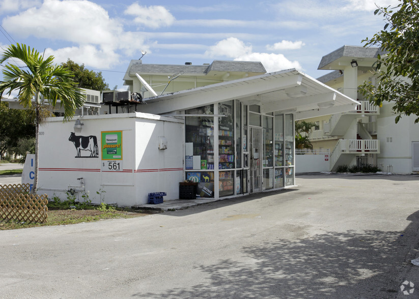 12875 W Dixie Hwy, North Miami, FL for rent - Primary Photo - Image 1 of 4