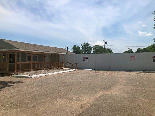 2210 SW E Ave, Lawton, OK for sale - Building Photo - Image 2 of 10