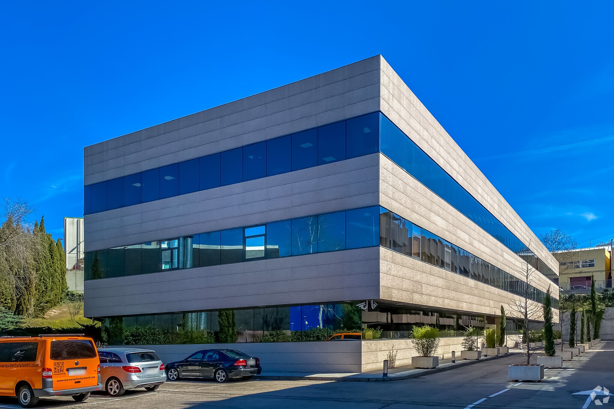 Office in San Sebastián de los Reyes, Madrid for sale Primary Photo- Image 1 of 3