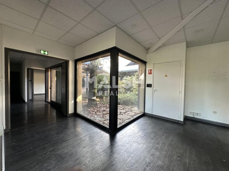 Industrial in Rillieux-la-Pape to rent - Building Photo - Image 2 of 11