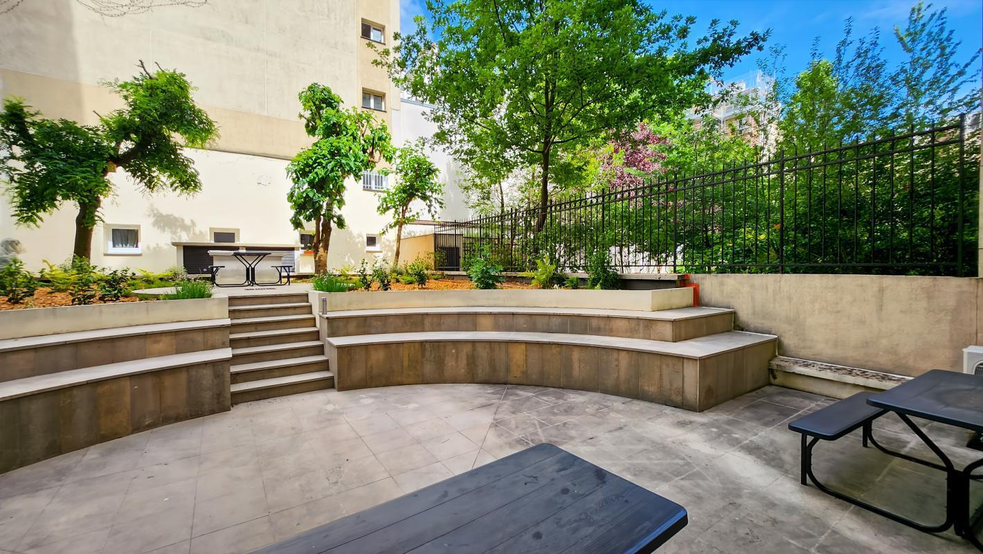Office in Neuilly-sur-Seine to rent Building Photo- Image 1 of 10