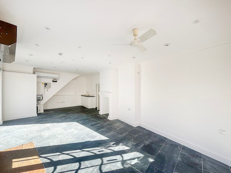 23 Downing St, Farnham to rent - Interior Photo - Image 3 of 7