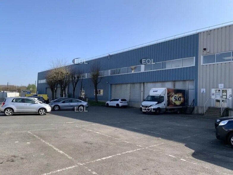 Industrial in Sucy-en-Brie to rent - Building Photo - Image 3 of 7