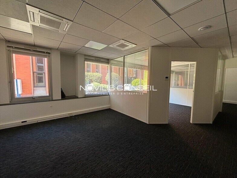 Office in Labège to rent - Interior Photo - Image 1 of 5