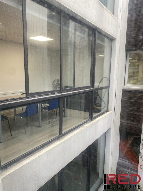 Office in Aubagne to rent Building Photo- Image 1 of 5