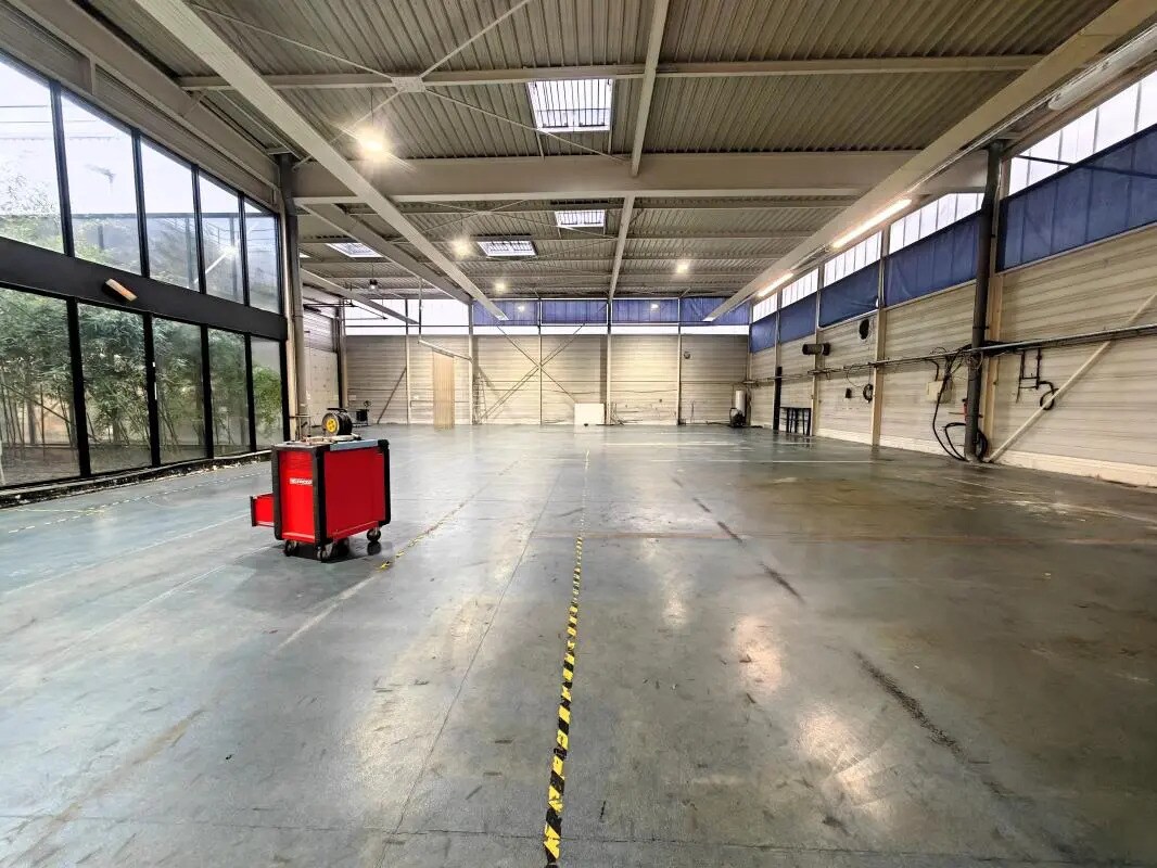 Light Industrial in Champigny-sur-Marne for sale Interior Photo- Image 1 of 13
