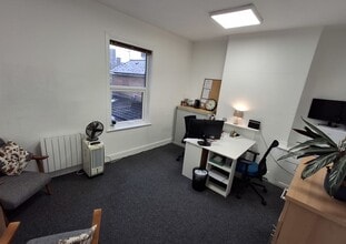 58 Tavistock St, Bedford to rent Interior Photo- Image 2 of 2