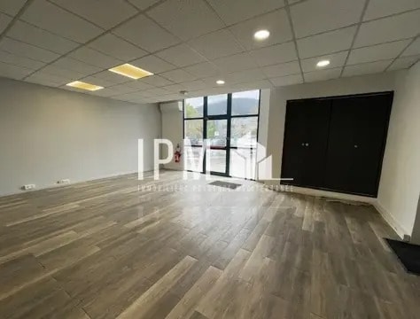 Location Local d'activités 285 m² - Photo 1