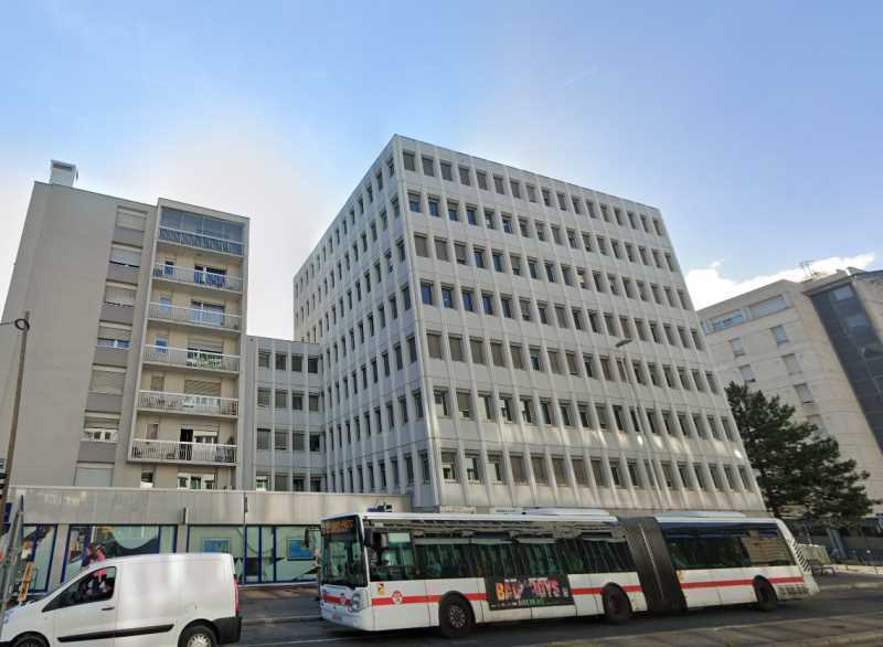 Office in Lyon to rent - Building Photo - Image 1 of 6