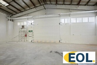 Industrial in L'ILE-SAINT-DENIS to rent Interior Photo- Image 1 of 6