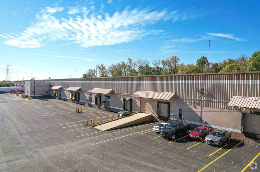 2402 N Shadeland Ave, Indianapolis, IN for sale - Primary Photo - Image 1 of 1