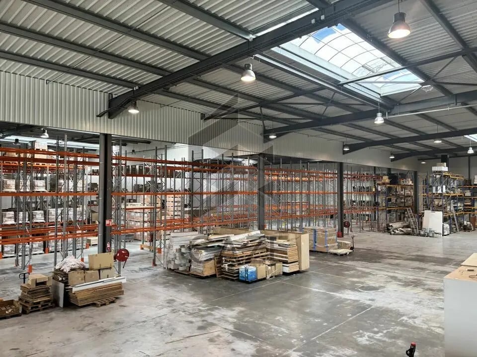 Location Local d'activités 4 880 m² - Photo 1