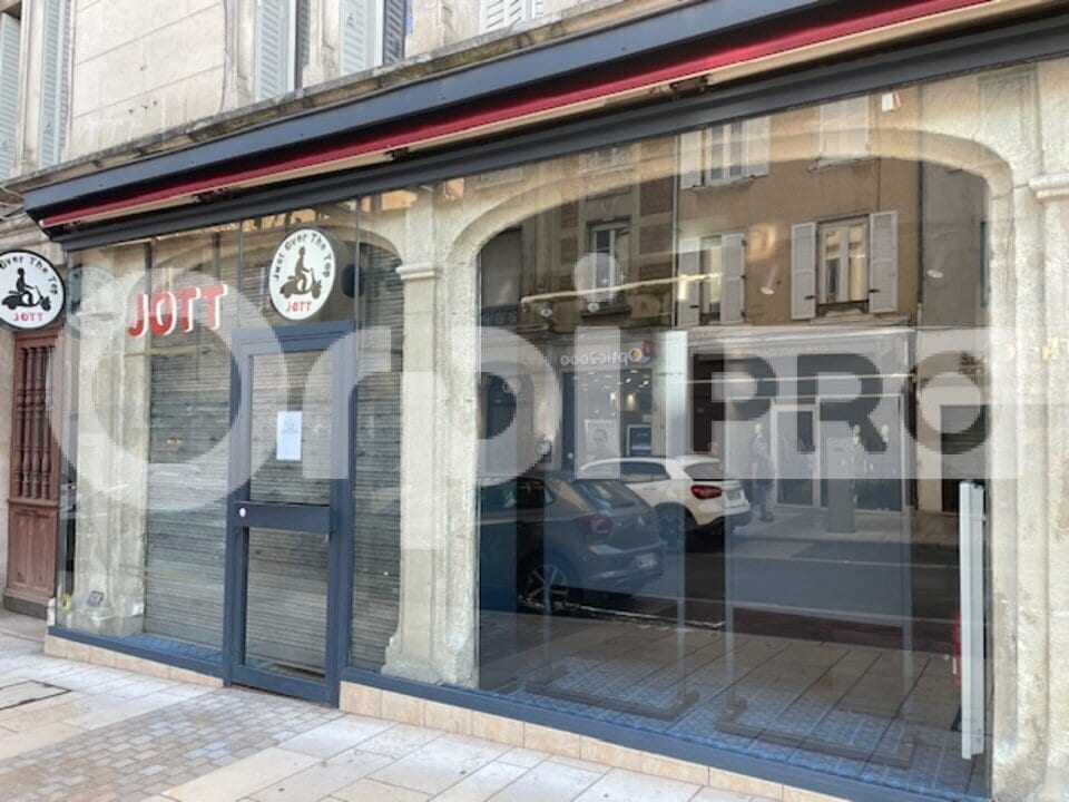 Office in Villefranche-sur-Saône for sale Building Photo- Image 1 of 6