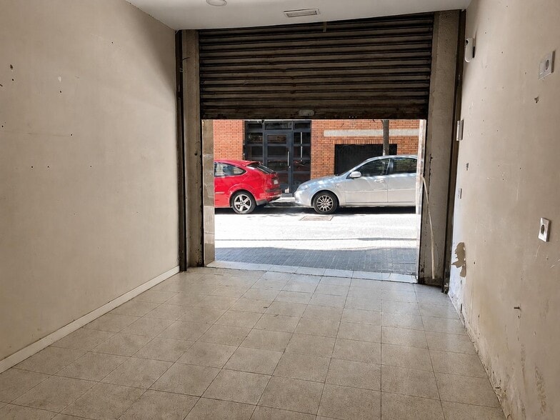 Retail in Santa Coloma de Gramenet, Barcelona to rent - Building Photo - Image 3 of 3
