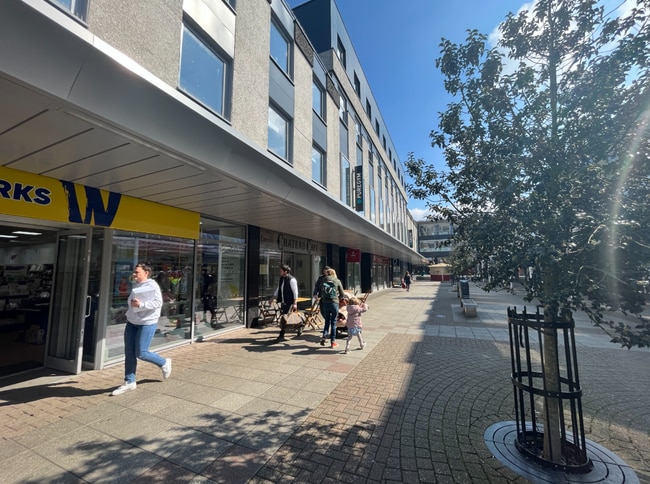 More details for 87 Queensway, Stevenage - Retail to Rent