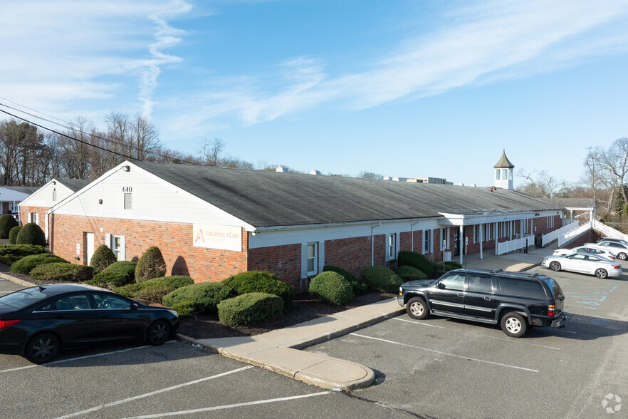 640 Hawkins Ave, Ronkonkoma, NY for sale - Primary Photo - Image 1 of 1