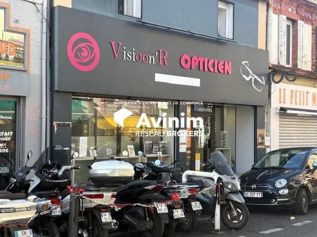 Retail in Marseille to rent Building Photo- Image 1 of 6