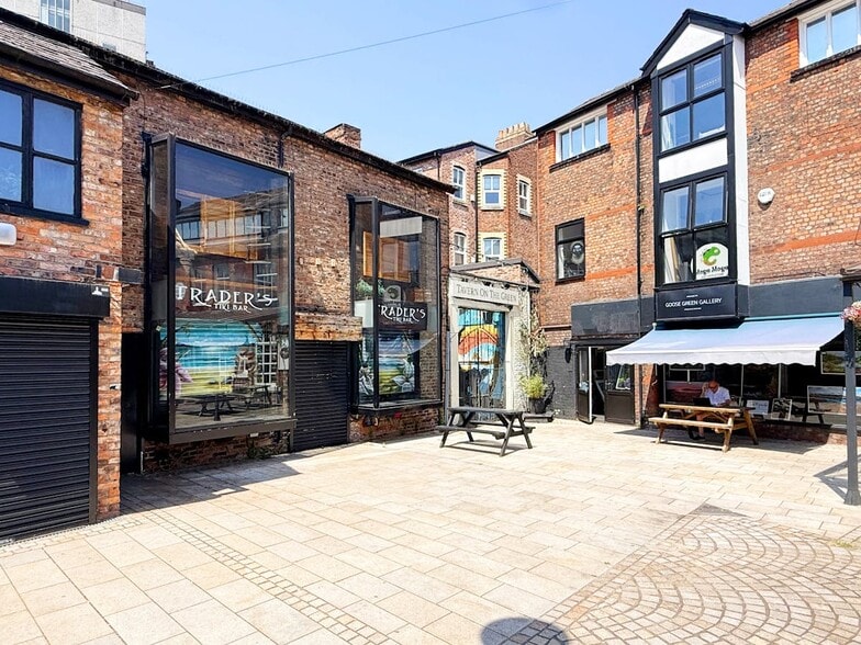 7-8 Goose Green, Altrincham to rent - Building Photo - Image 2 of 3