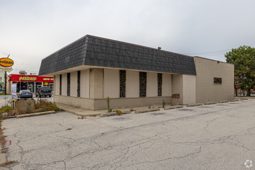 11057 S Cicero Ave, Oak Lawn, IL for rent - Primary Photo - Image 1 of 1