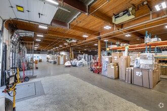 5600-5620 Rue Ferrier, Mt Royal, QC to rent Interior Photo- Image 1 of 4