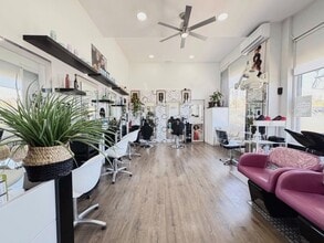 Retail in Madrid, Madrid to rent Interior Photo- Image 1 of 9