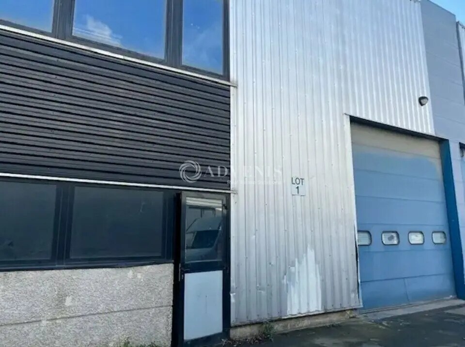 Light Industrial in La Courneuve to rent Building Photo- Image 1 of 11