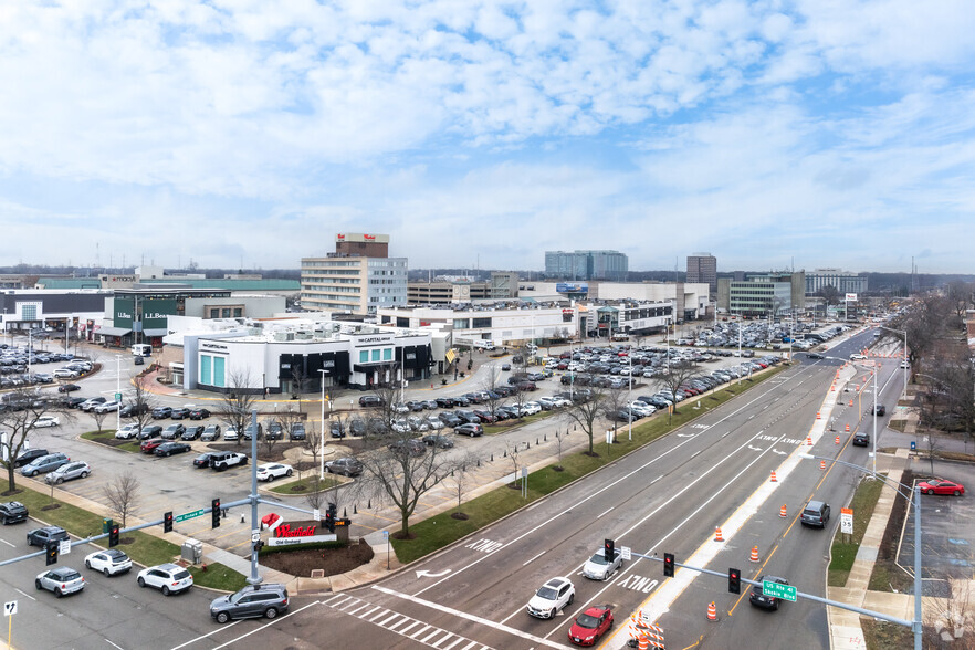 4999 Old Orchard Ctr, Skokie, IL for rent - Building Photo - Image 2 of 2