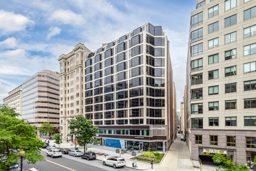 1025 Vermont Ave NW, Washington, DC for rent - Building Photo - Image 1 of 5