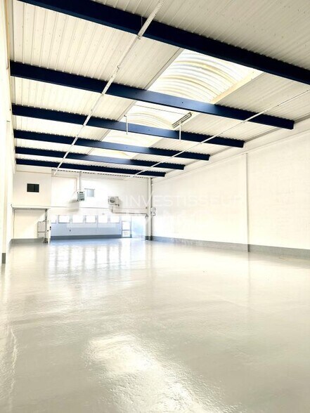 Light Industrial in Bonneuil-sur-Marne to rent - Interior Photo - Image 1 of 1